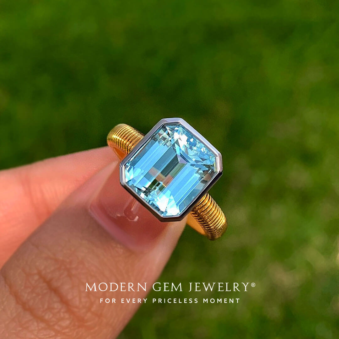 Aquamarine Engagment Ring in Bezel Set | Modern Gem Jewelry | Saratti
