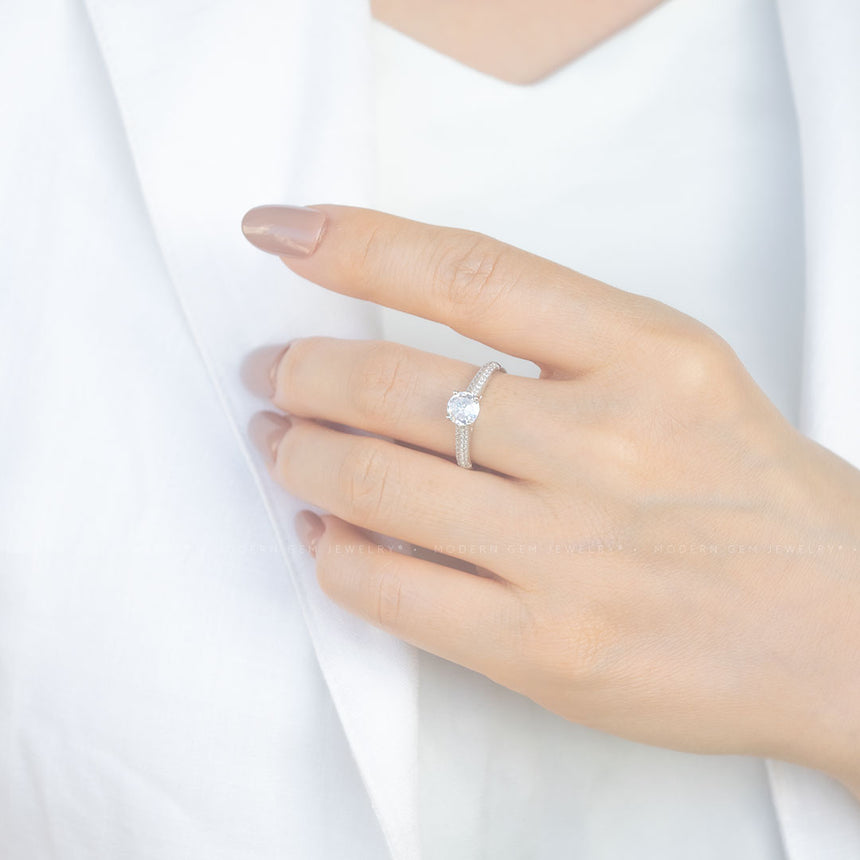 18K White Gold Oval Moissanite Solitaire Engagement Ring