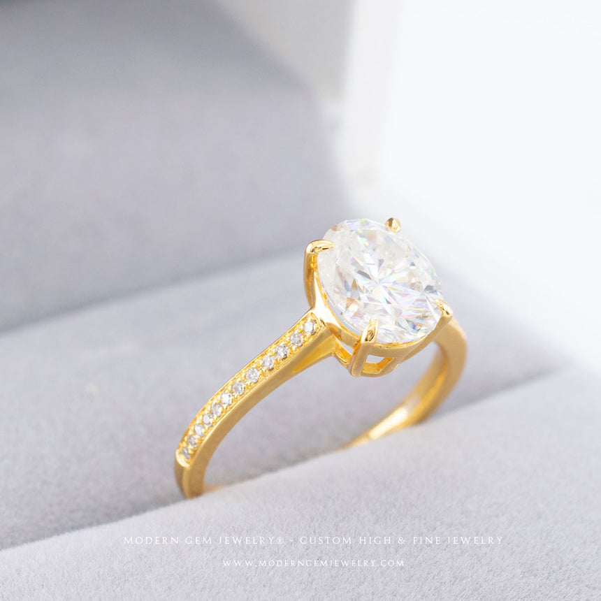 Oval Diamond Engagement Ring in Yellow Gold