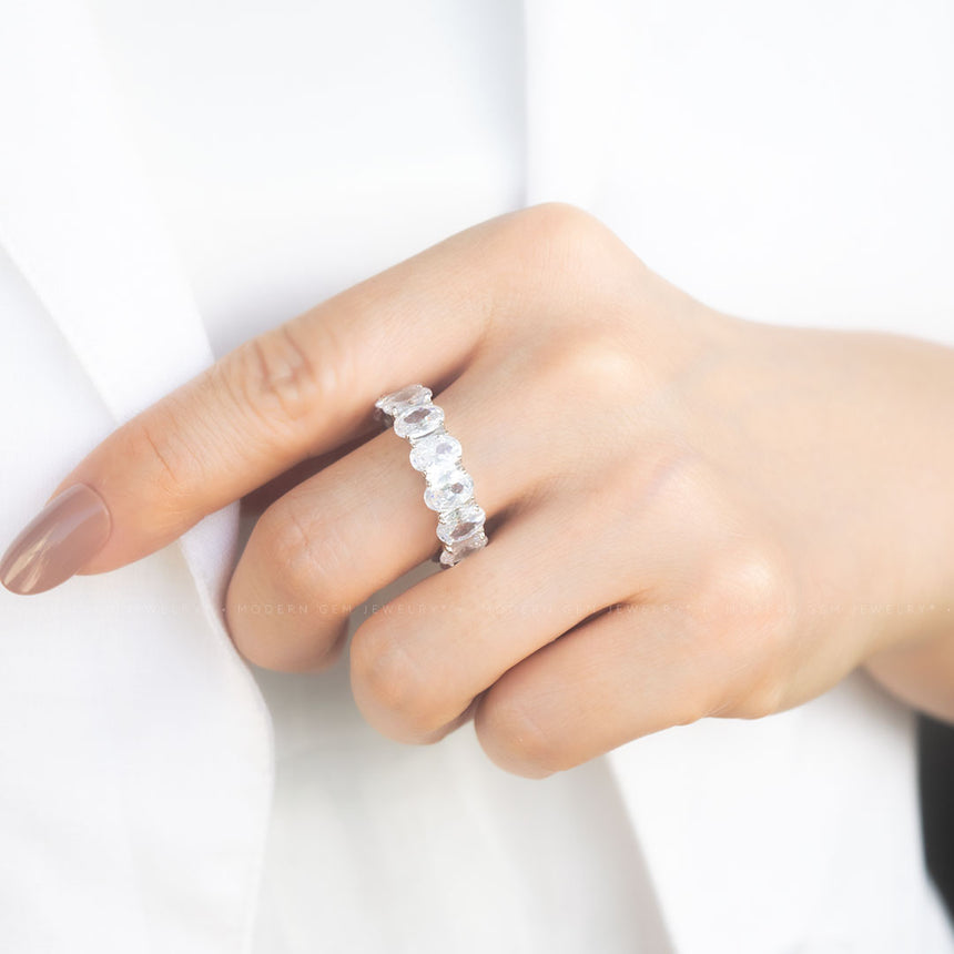 Thick Diamond Wedding Bands 14 carats Oval in White Gold | Modern Gem Jewelry | Saratti