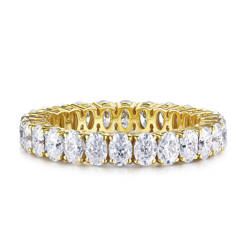 Oval Wedding Band with Diamonds in 18K Yellow Gold | Modern Gem Jewelry | Saratti