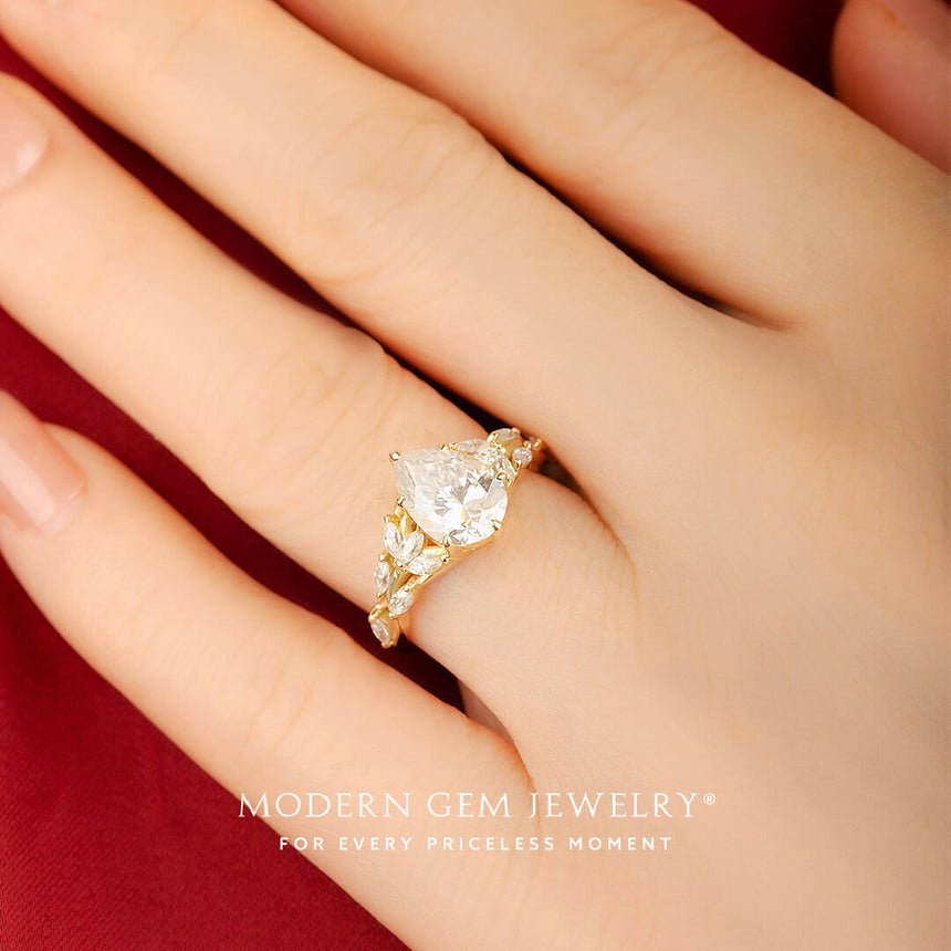 3 carat Pear Shaped Diamond Ring in Yellow Gold | Modern Gem Jewelry | Saratti