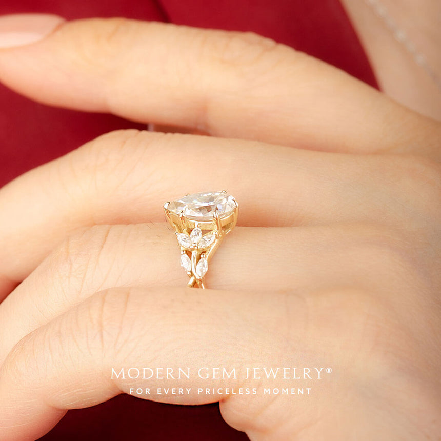 3 carat Pear Shaped Diamond Ring in Yellow Gold | Modern Gem Jewelry | Saratti