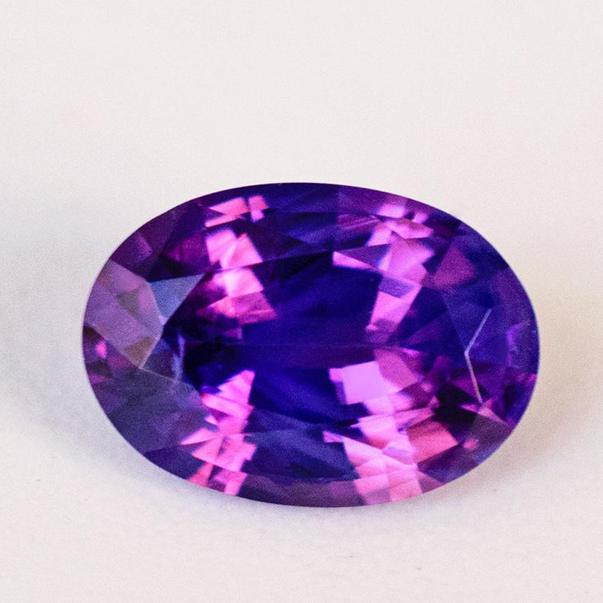 Natural Sapphire Gemstone | Oval Cut Purplish Pink | 0.9 Carat Heated | Custom jewelry | Modern Gem Jewelry