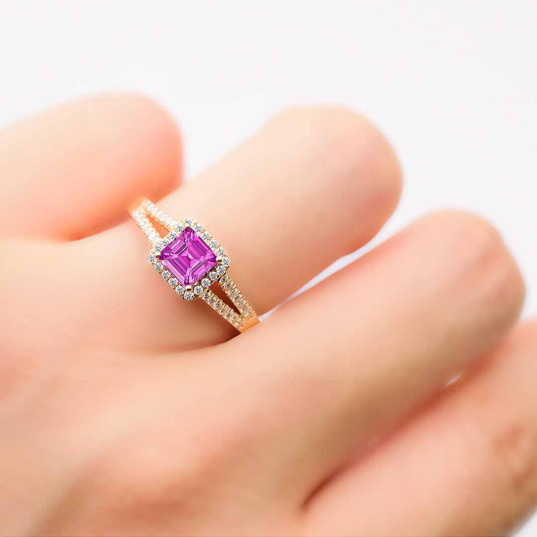 Exquisite 18K Yellow Gold Split Shank Purple Sapphire Ring | Modern Gem Jewelry | Saratti