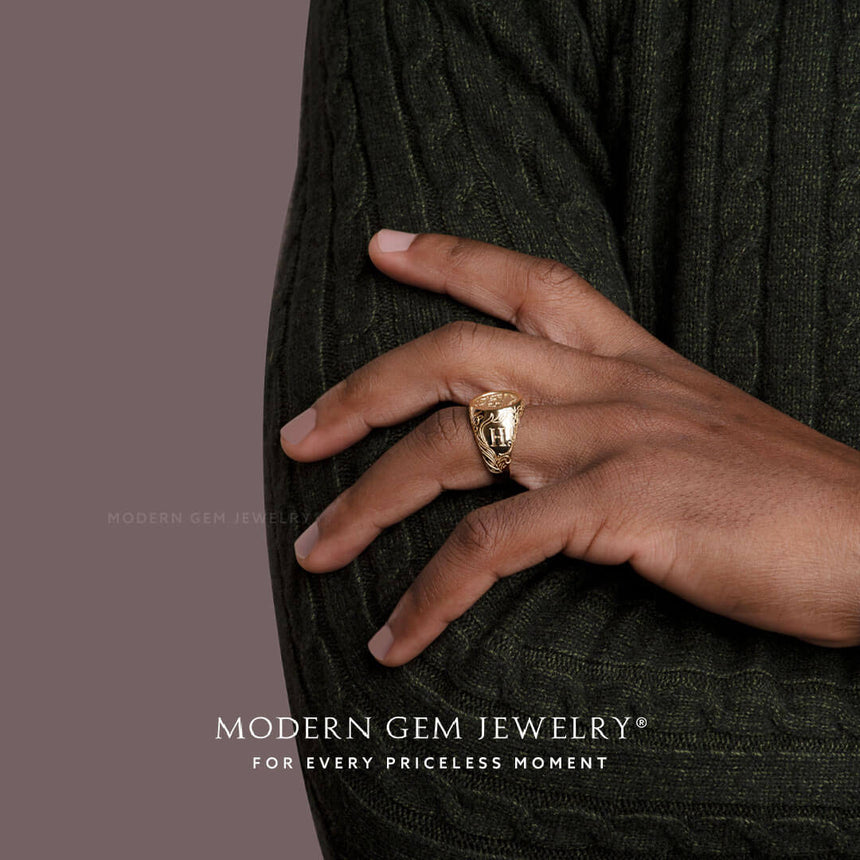 Mens Initial Ring in 18K Yellow Gold | Modern Gem Jewelry | Saratti