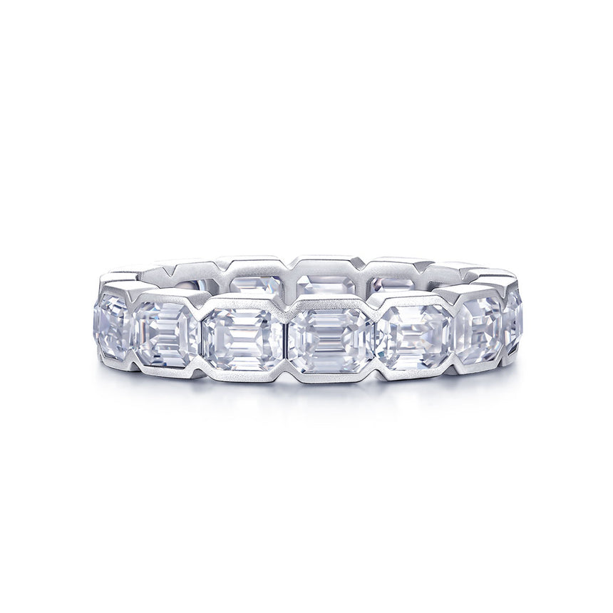 Wedding Band For Emerald Cut Engagement Ring in White Gold | Modern Gem Jewelry | Saratti