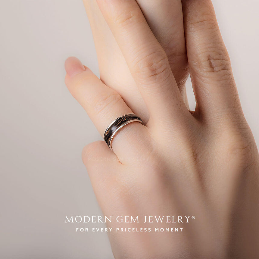 Enamel Ring with Wood Inspired Design in 18K White Gold on Female Finger | Modern Gem Jewelry | Saratti