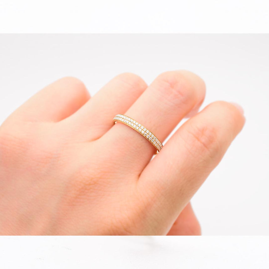 Diamond Eternity Band in Yellow Gold on Female Finger | Modern Gem Jewelry | Saratti