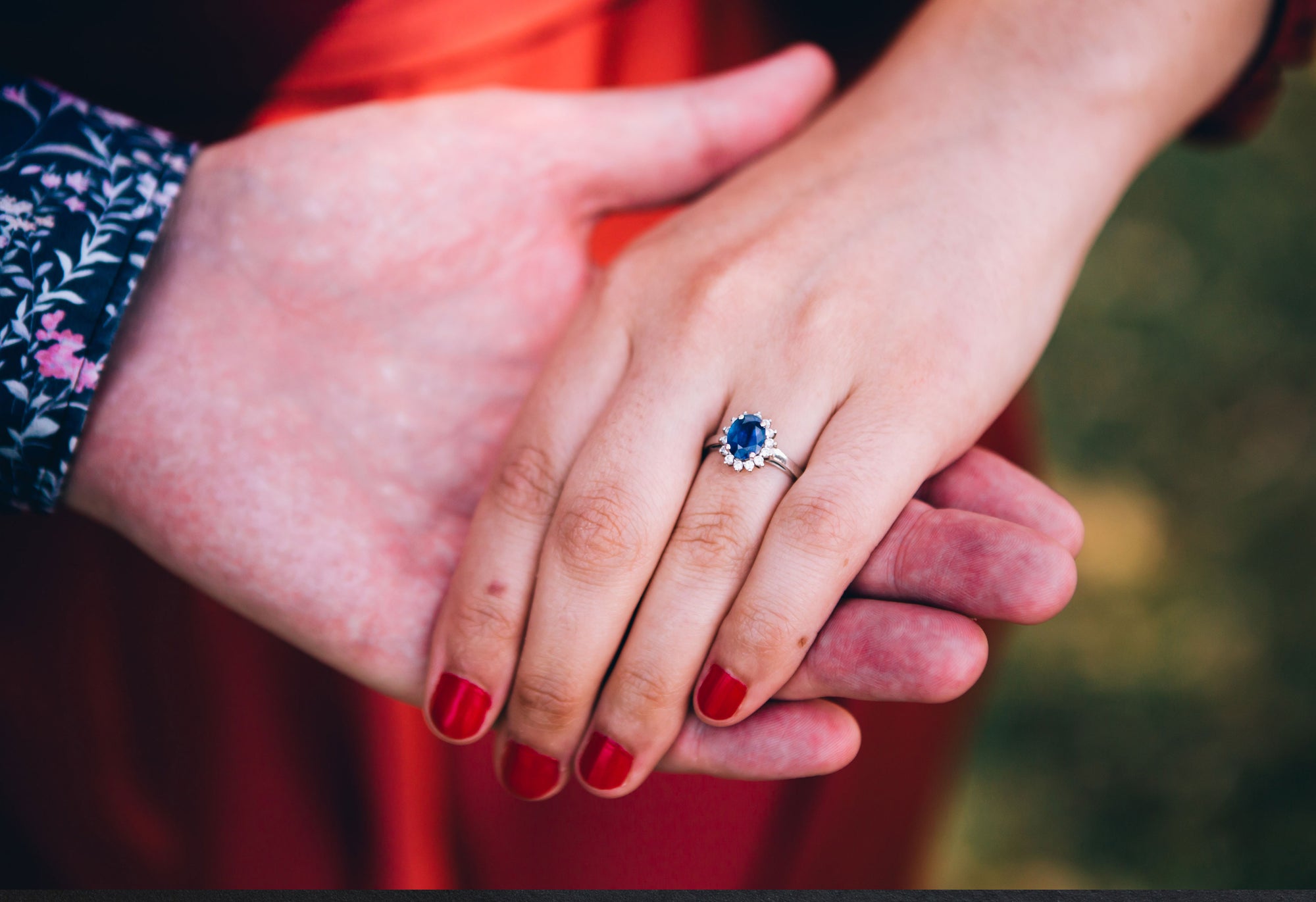 5 Raessons Everyone is choosing Sapphire for Their engagement ring