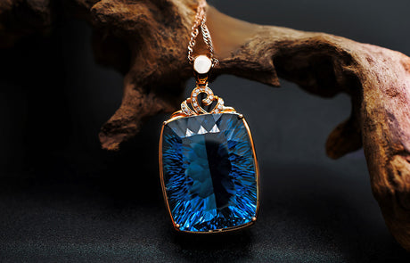 Blue Topaz Pendant in 18K Rose Gold | Saratti