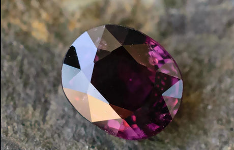 2.08 Carats Oval Purplish Red Natural Spinel Gemstone | Modern Gem Jewelry | Saratti 