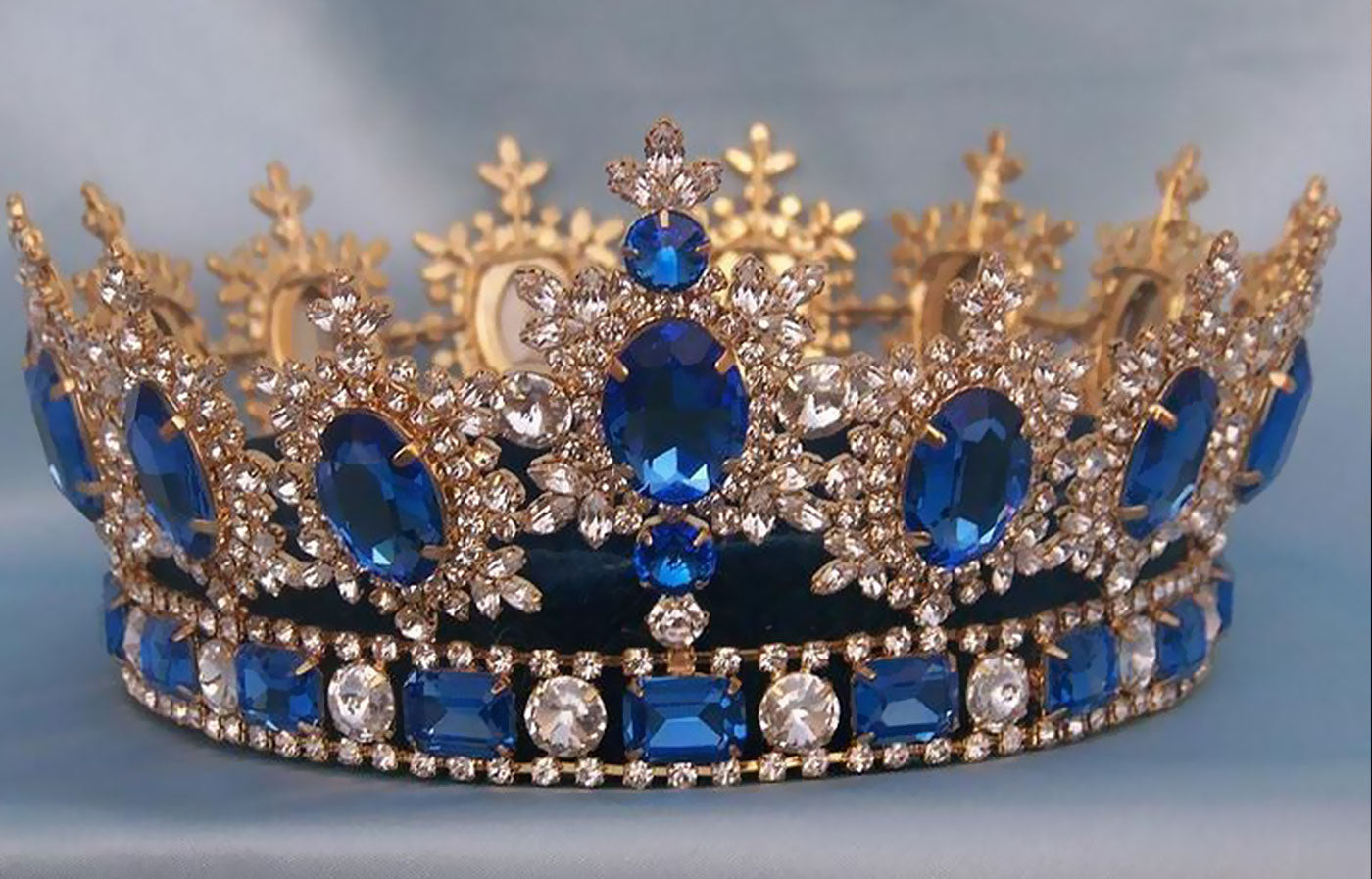 Vintage Baroque Regal Blue Sapphire Crown - Jaw-Dropping Splendor - The Legacy of Sapphire Jewelry in Royalty – Saratti