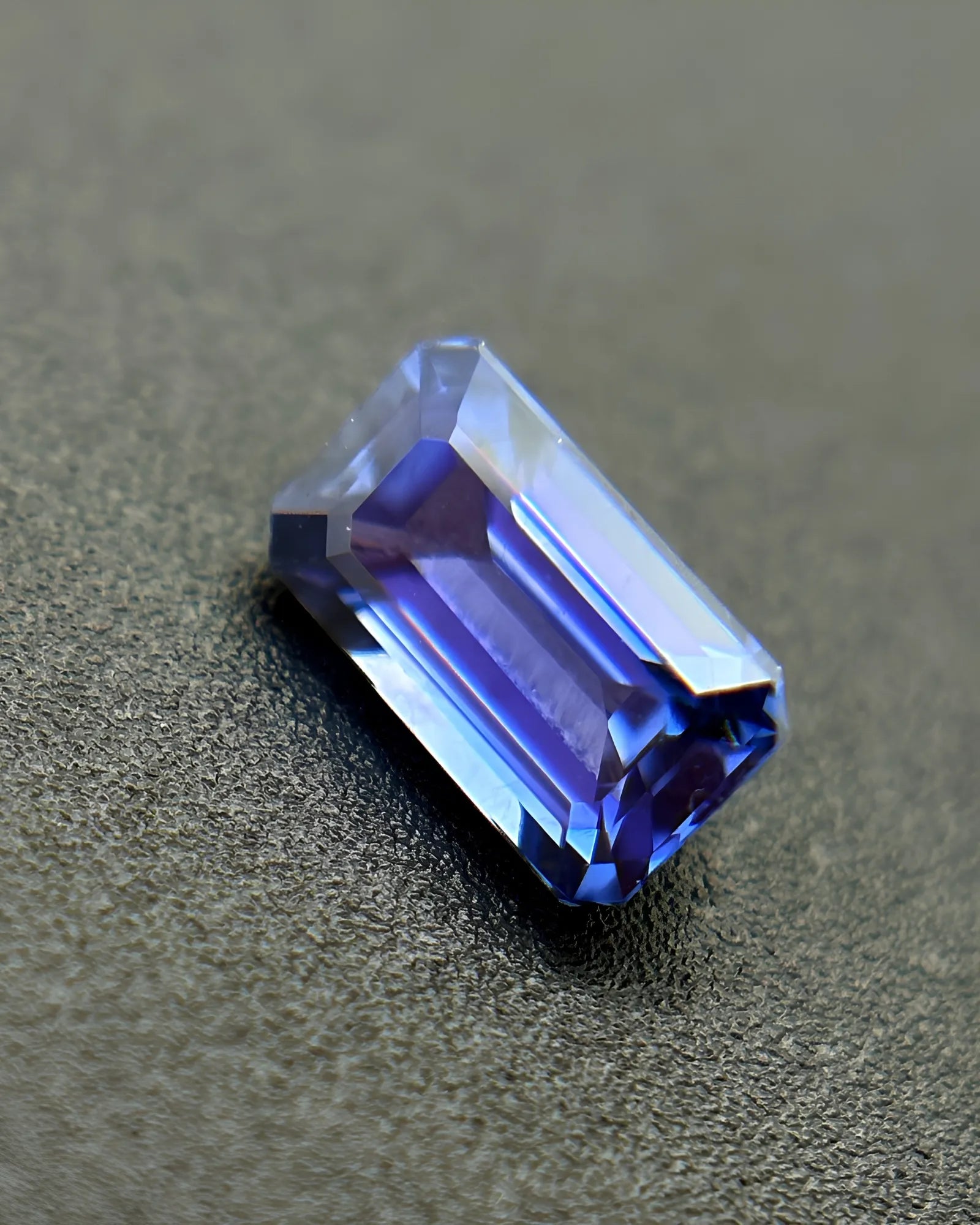 0.52ct Natural Sapphire loose gemstone alternate angle | SARATTI