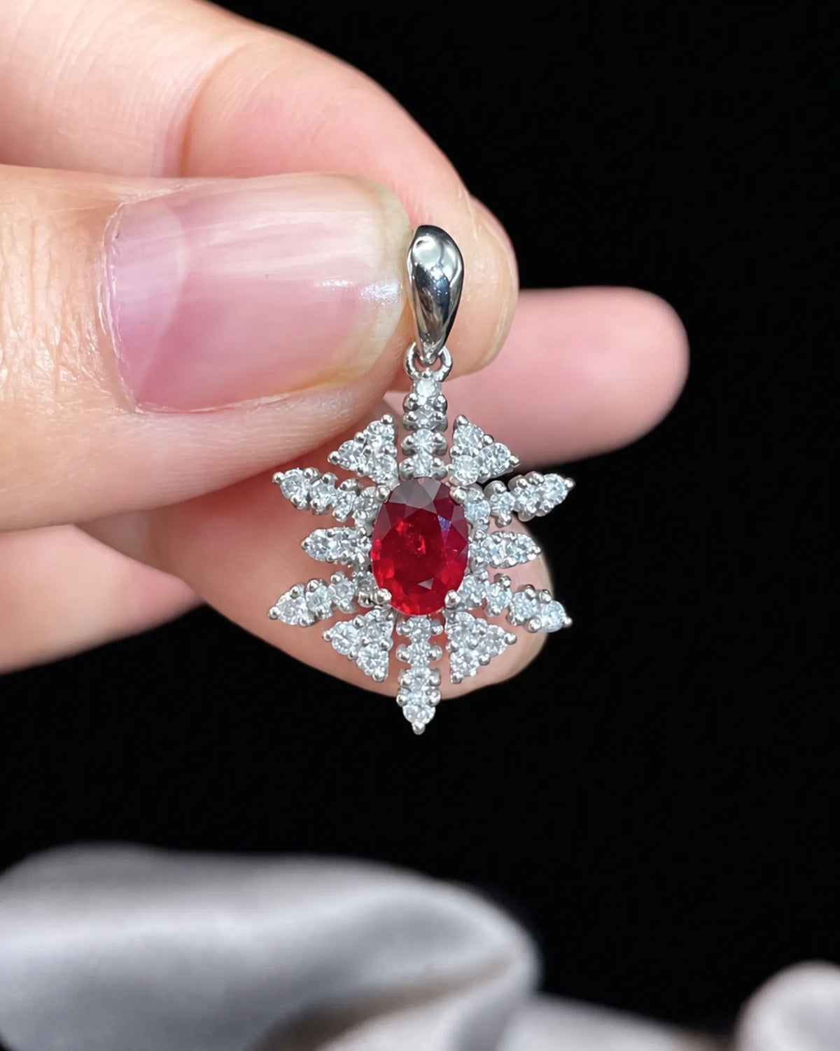 0.73 ct unheated pigeon blood ruby pendant surrounded by 0.486 ct of brilliant diamonds - SARATTI