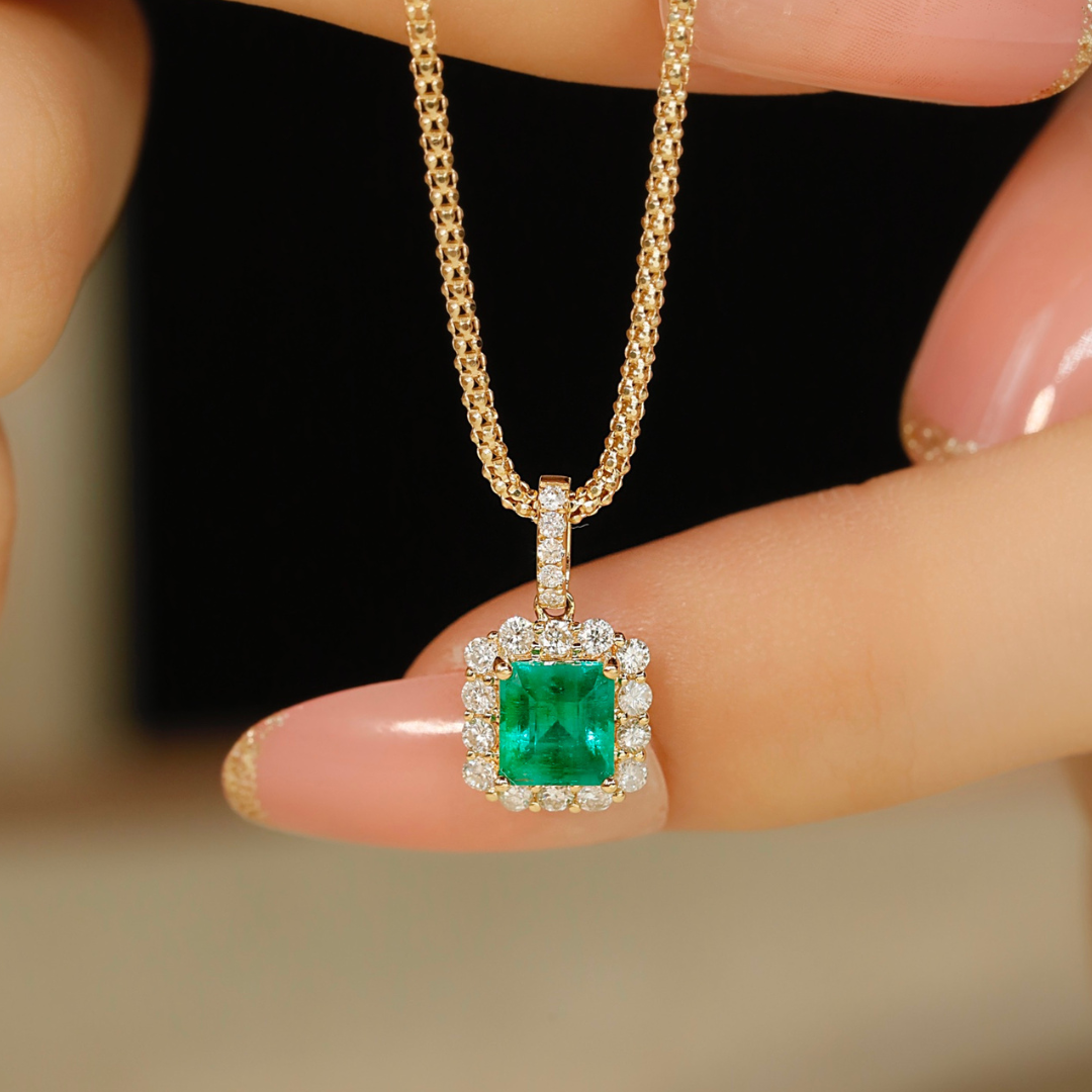 Imperial Oasis: Afghan Natural Emerald Diamond Halo Pendant
