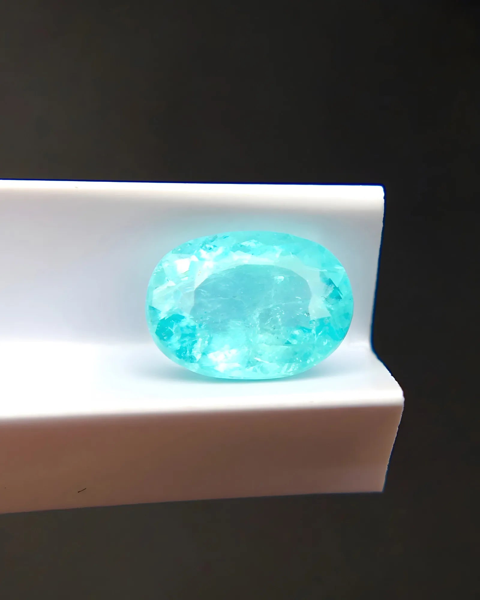 0.85 carat oval Paraiba tourmaline close-up - SARATTI
