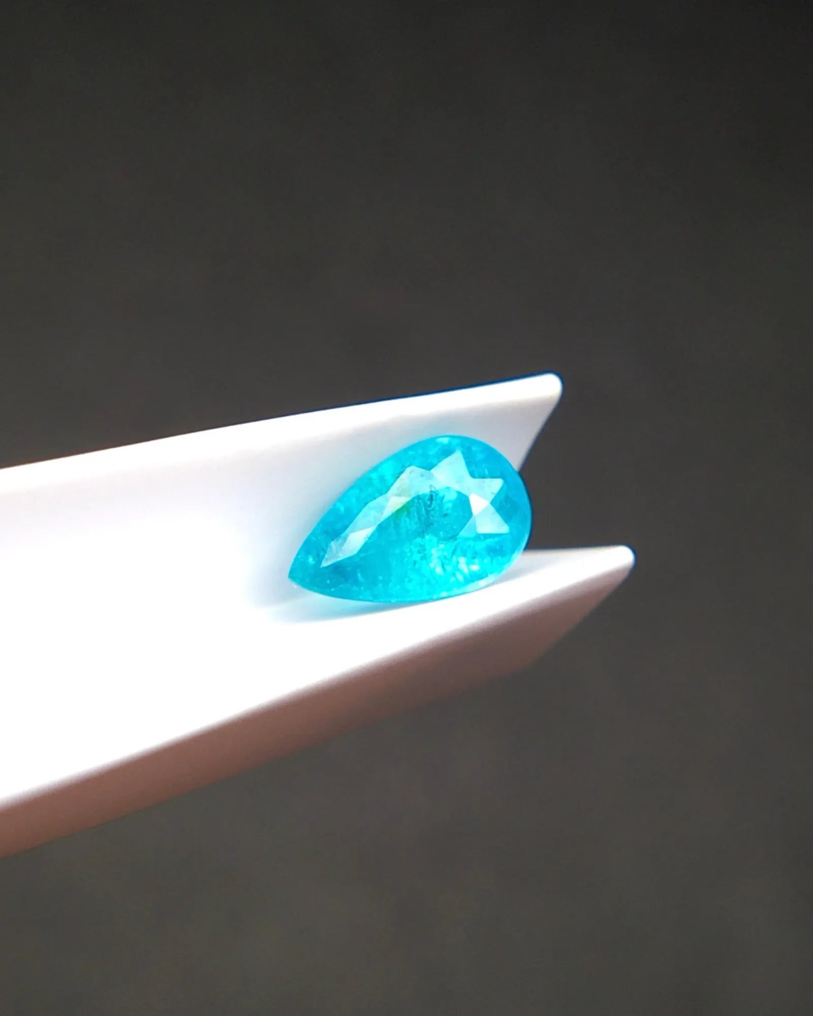 0.91ct Brazilian Paraiba Tourmaline faceted loose gemstone | SARATTI