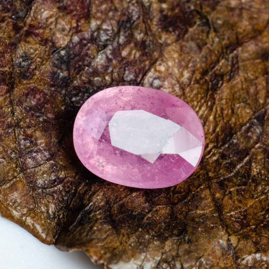 0.95ct oval-cut pink sapphire 6.5mm x 5.5mm Sri Lanka | SARATTI