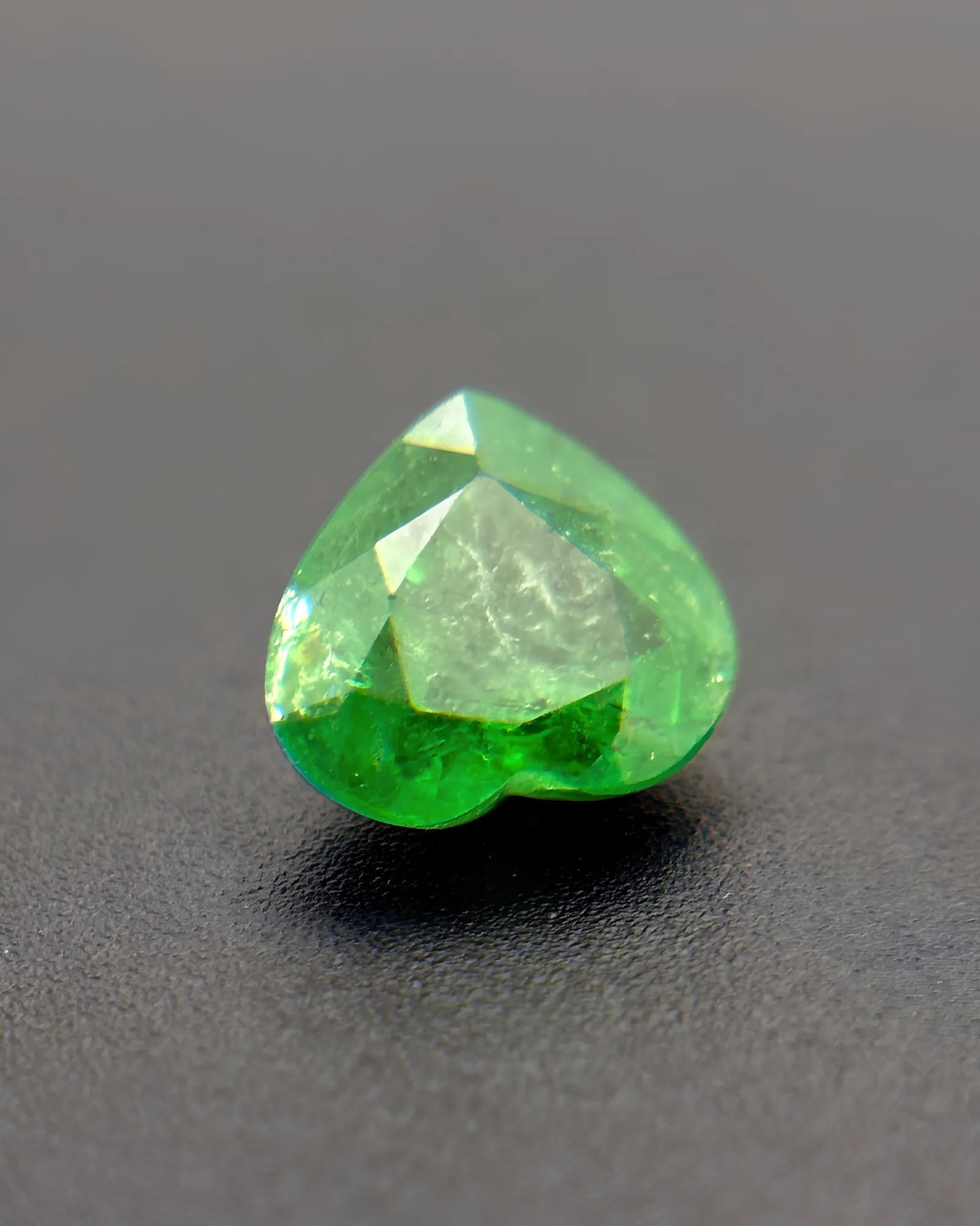 0.9 carat Natural Tsavorite Garnet faceted heart alternate angle | SARATTI