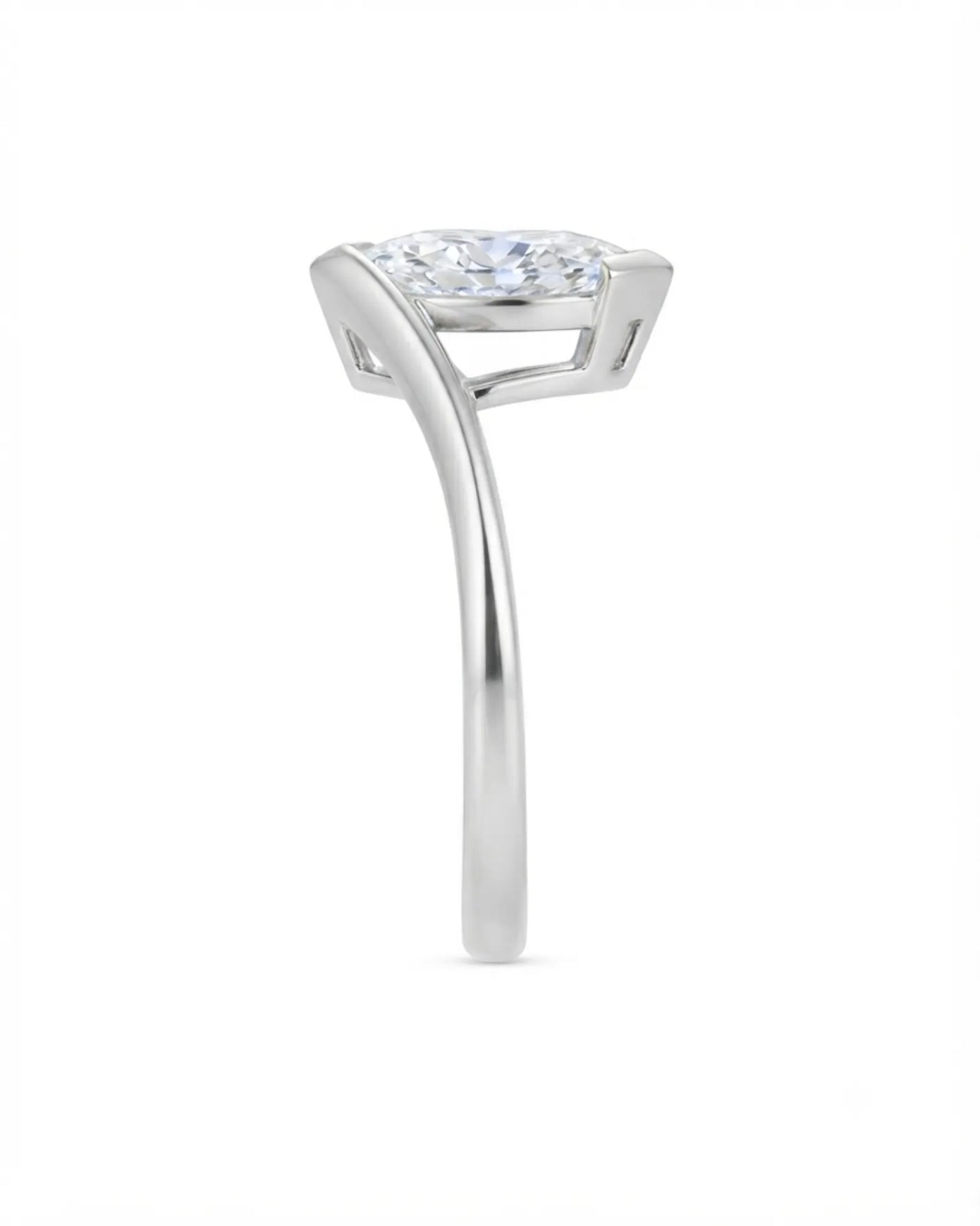 Marquise Möbius – Natural Marquise-Cut Diamond Semi-Tension Ring
