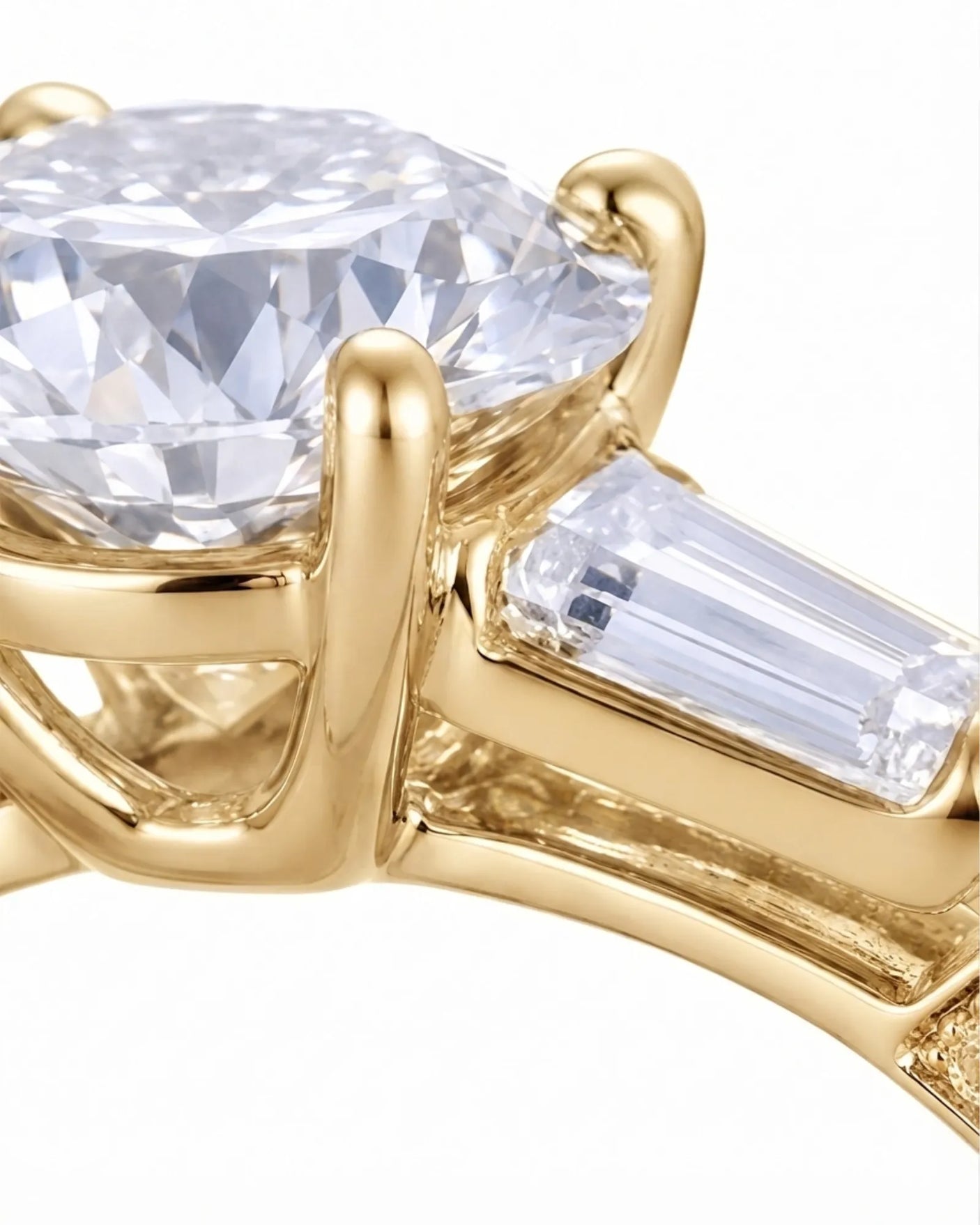 Terzo Tesoro – Natural Round Diamond Three-Stone Engagement Ring