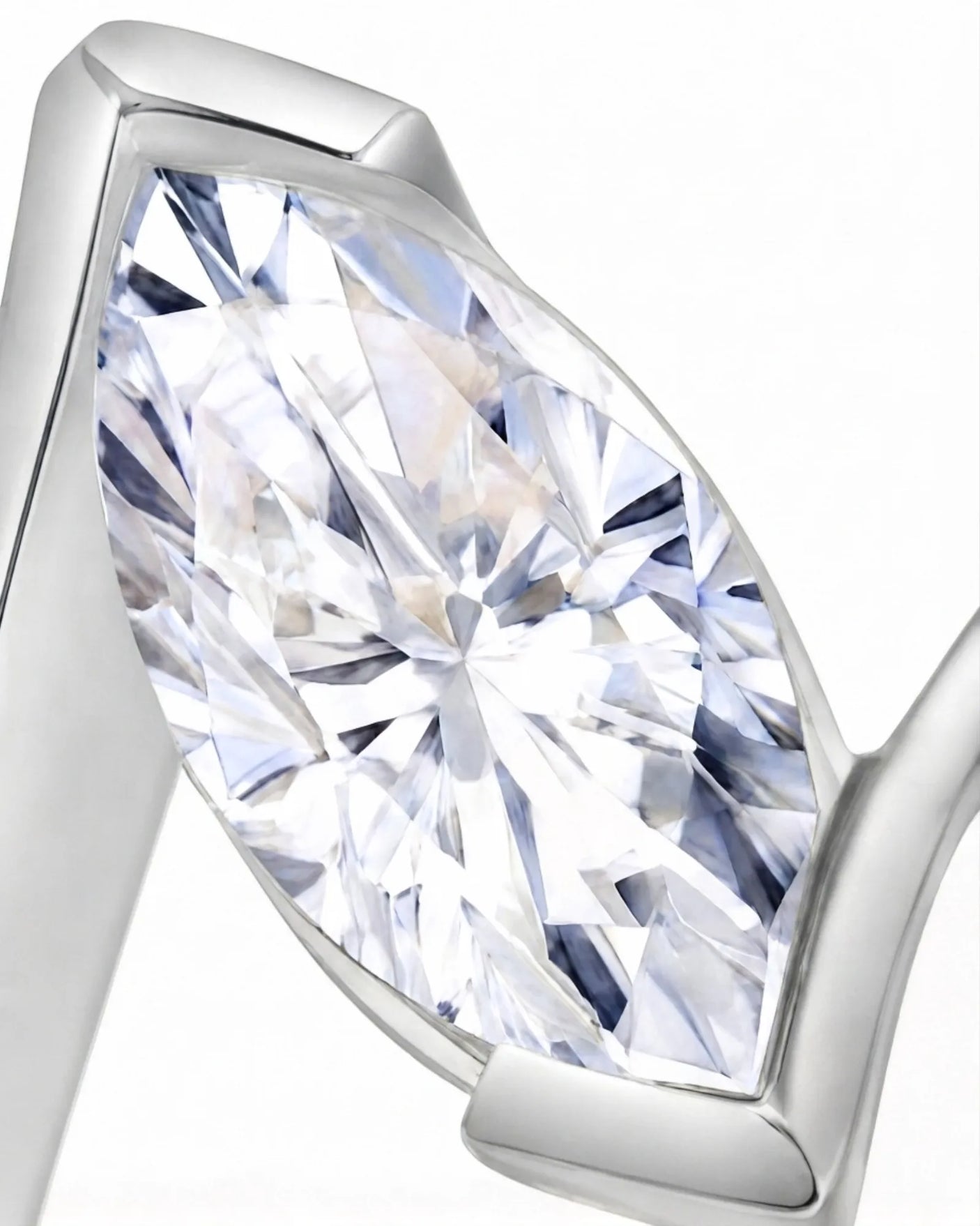 Marquise Möbius – Natural Marquise-Cut Diamond Semi-Tension Ring