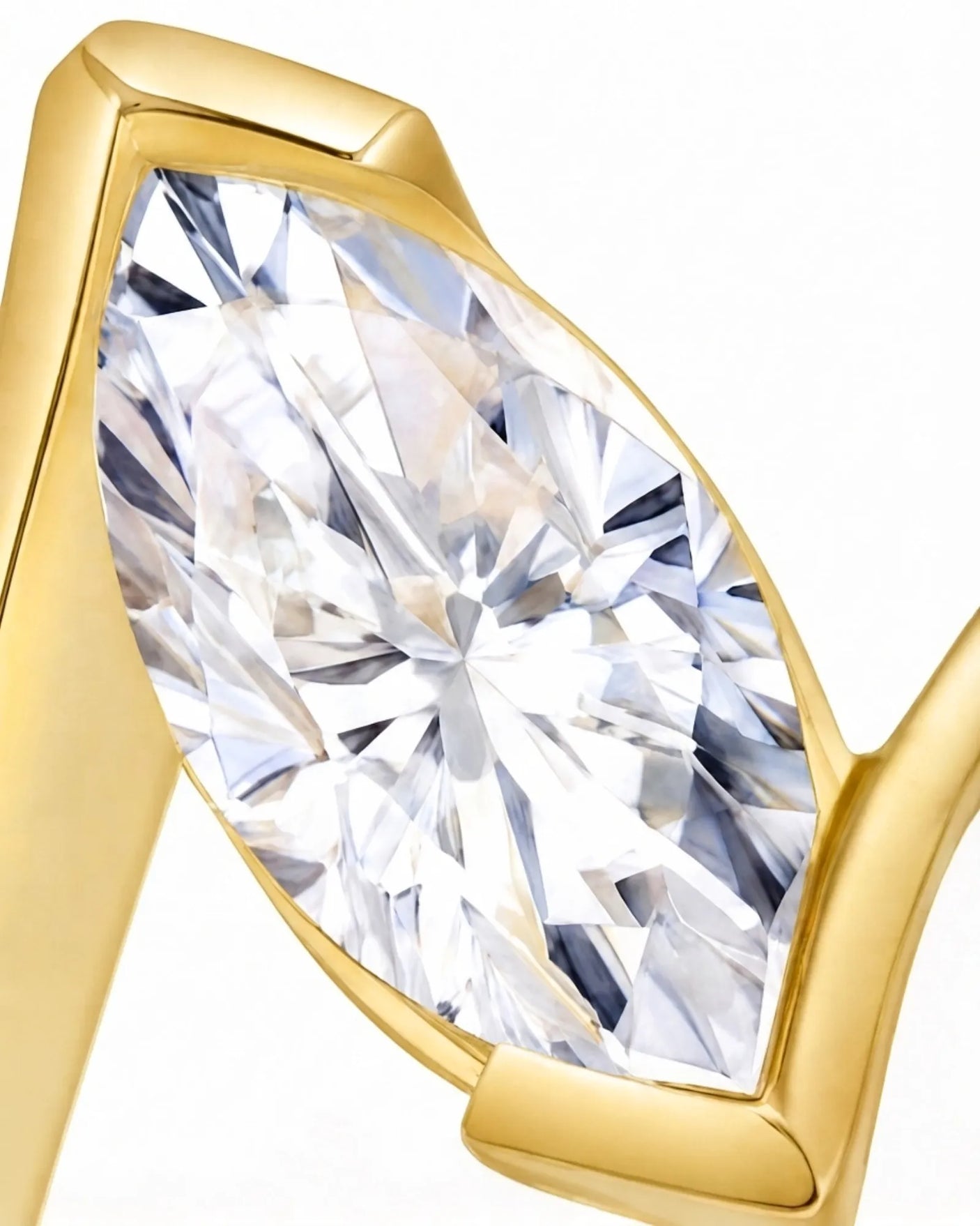 Marquise Möbius – Natural Marquise-Cut Diamond Semi-Tension Ring