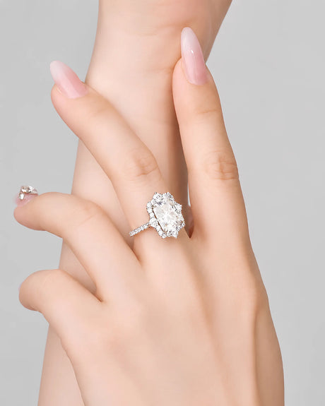 Cometa Corona – Natural Radiant-Cut Diamond Floral Halo Ring