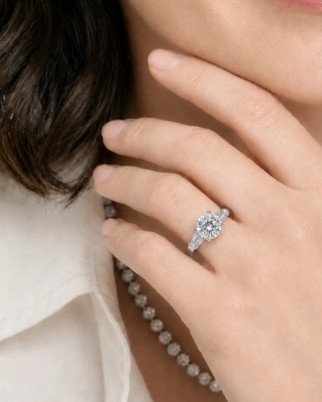 Terzo Tesoro – Natural Round Diamond Three-Stone Engagement Ring