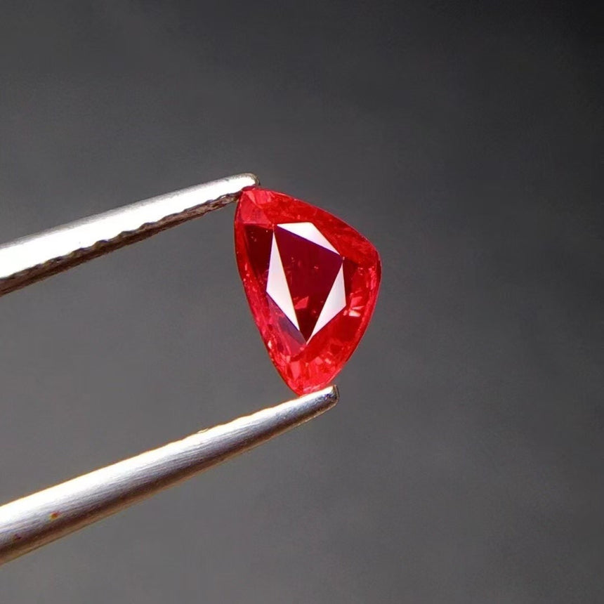 1.01-carat Trillion Cut Natural Ruby | Saratti
