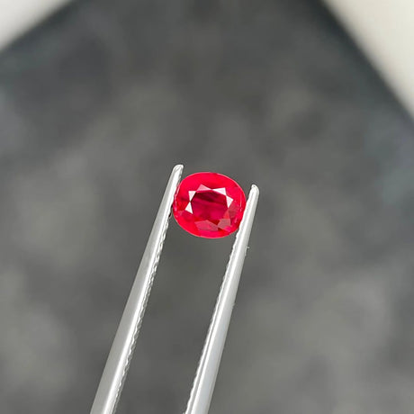 1.02-carat Vivid Red Ruby Gemstone | Saratti