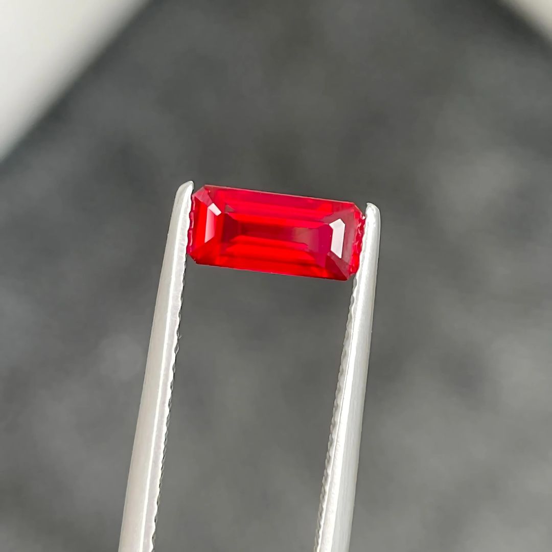 1.04 carats Vivid Red Ruby Gemstone | Saratti