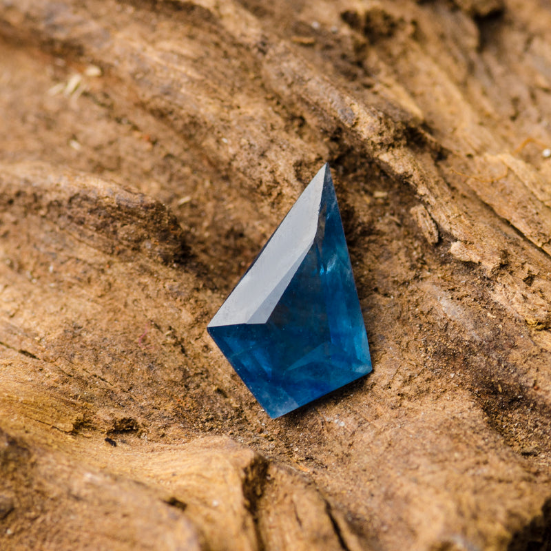 1.15 carat Vivid Blue Unheated Natural Sapphire | Saratti