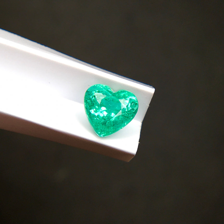 1.18cts Neon-Bluish Green Heart-Shaped Paraiba Tourmaline | AIGS Certified