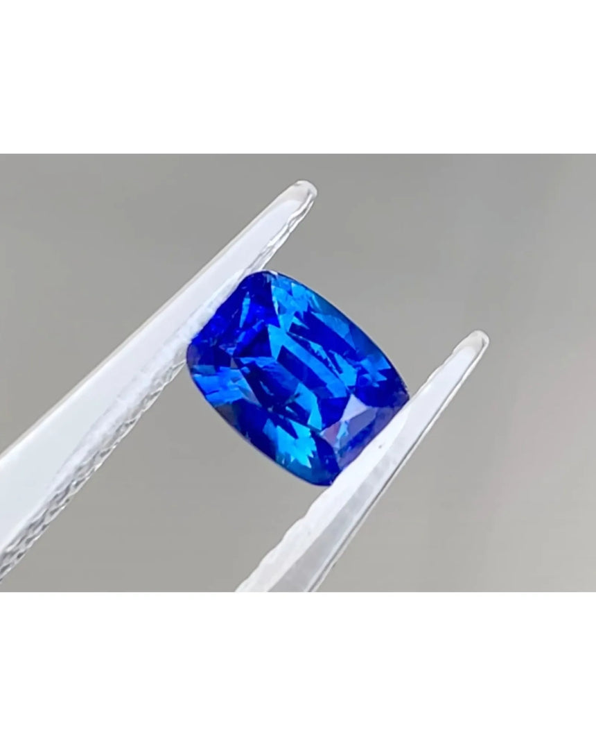 1.27ct Natural Vivid Blue Sapphire Cushion faceted close-up | SARATTI