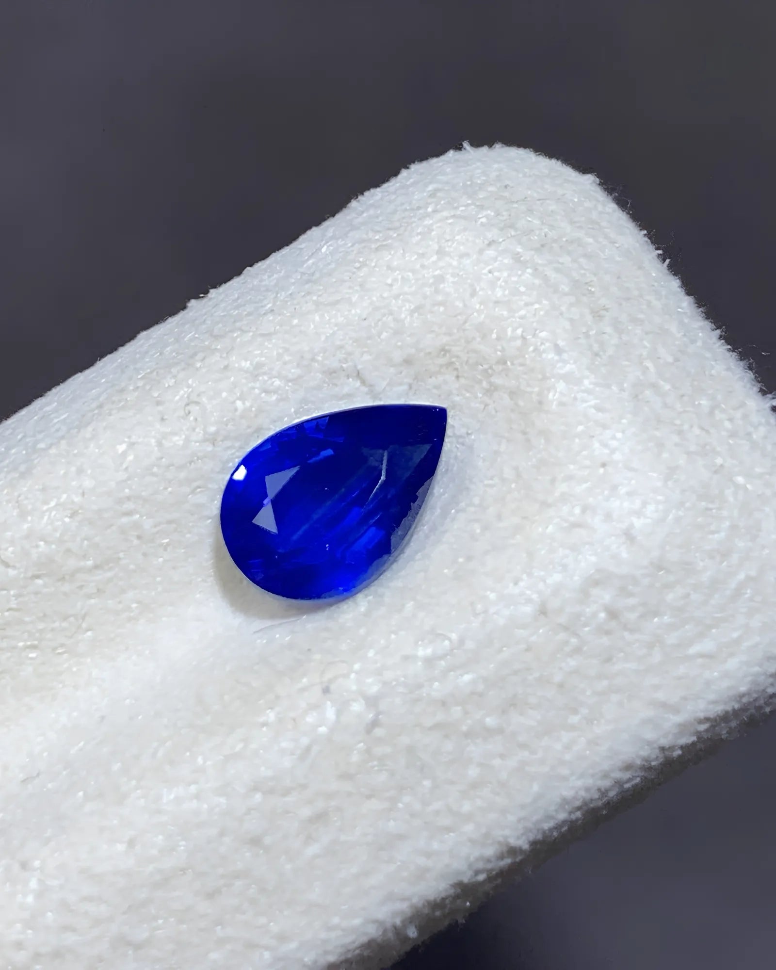 1.33ct Sri Lankan Sapphire pear loose gemstone alternate angle | SARATTI