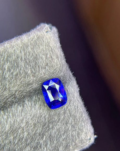 1.50ct Natural Royal Blue Sapphire loose gemstone 7.19 × 5.47 × 3.83 mm | SARATTI