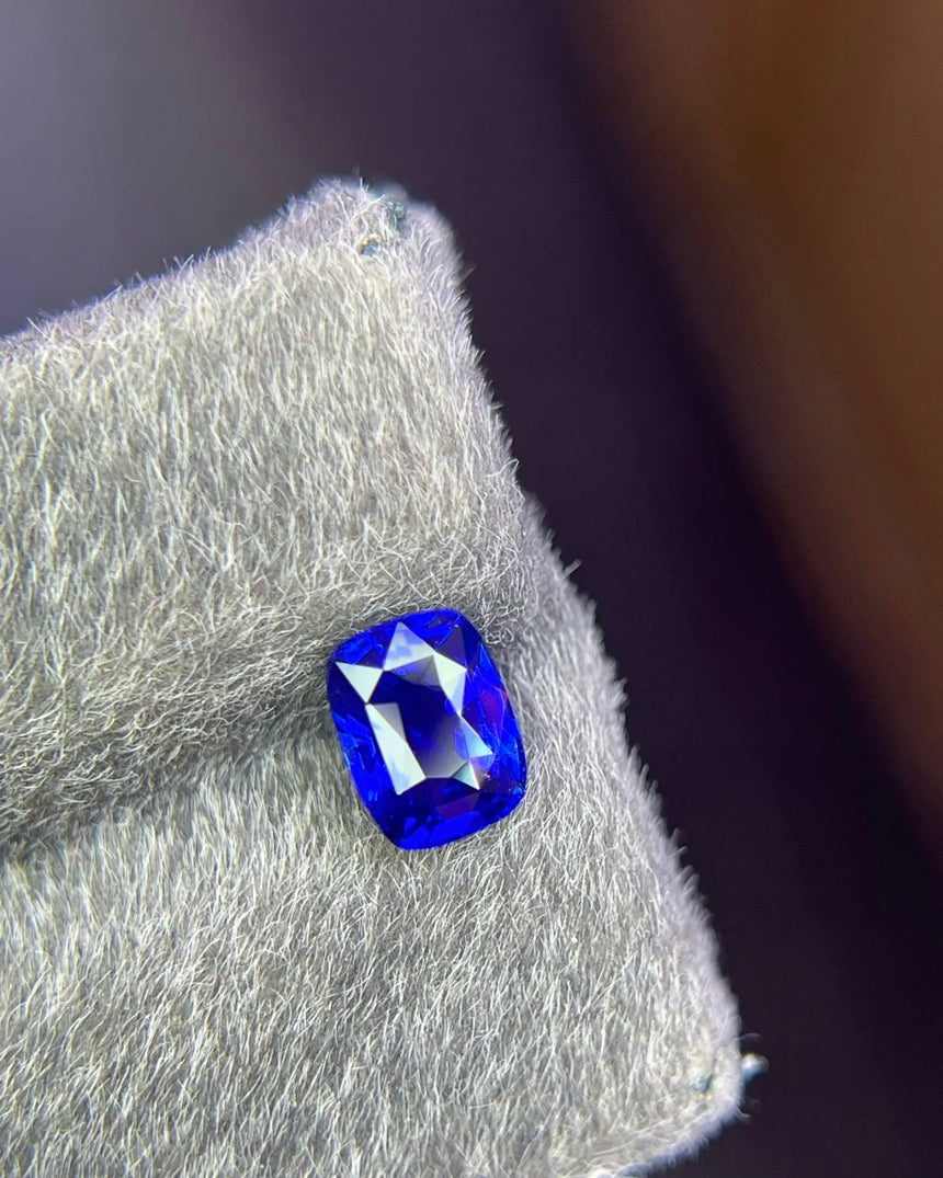 1.50ct Natural Royal Blue Sapphire loose gemstone 7.19 × 5.47 × 3.83 mm | SARATTI