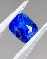 1.50ct Natural Vivid Blue Sapphire Cushion faceted close-up | SARATTI