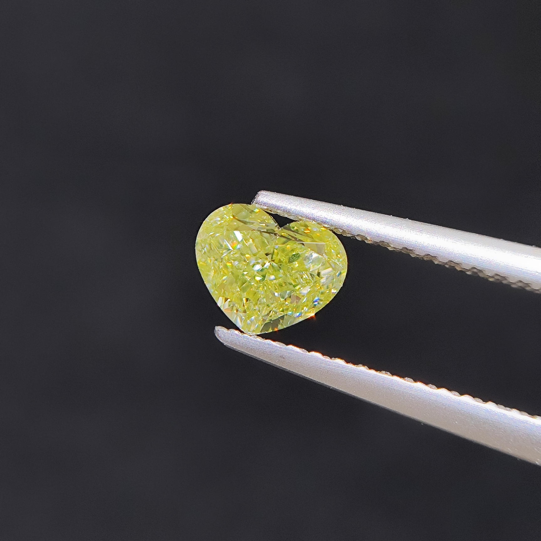 1.518ct Fancy Light Yellow Diamond heart shape SI clarity | SARATTI