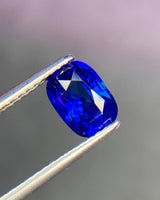 1.52ct Natural Royal Blue Sapphire Modified Brilliant close-up | SARATTI