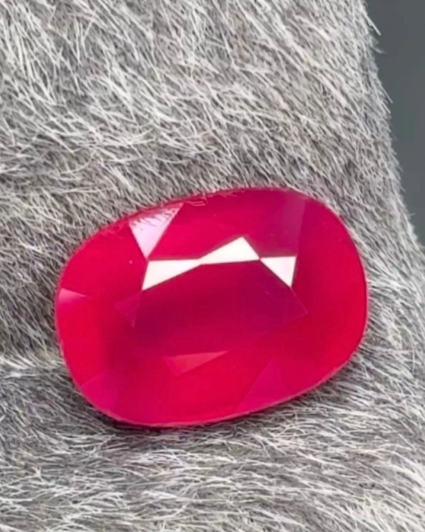 Alternate view of 1.55 CTS Natural red Ruby oval showing balanced proportions and bright facet reflections | SARATTI