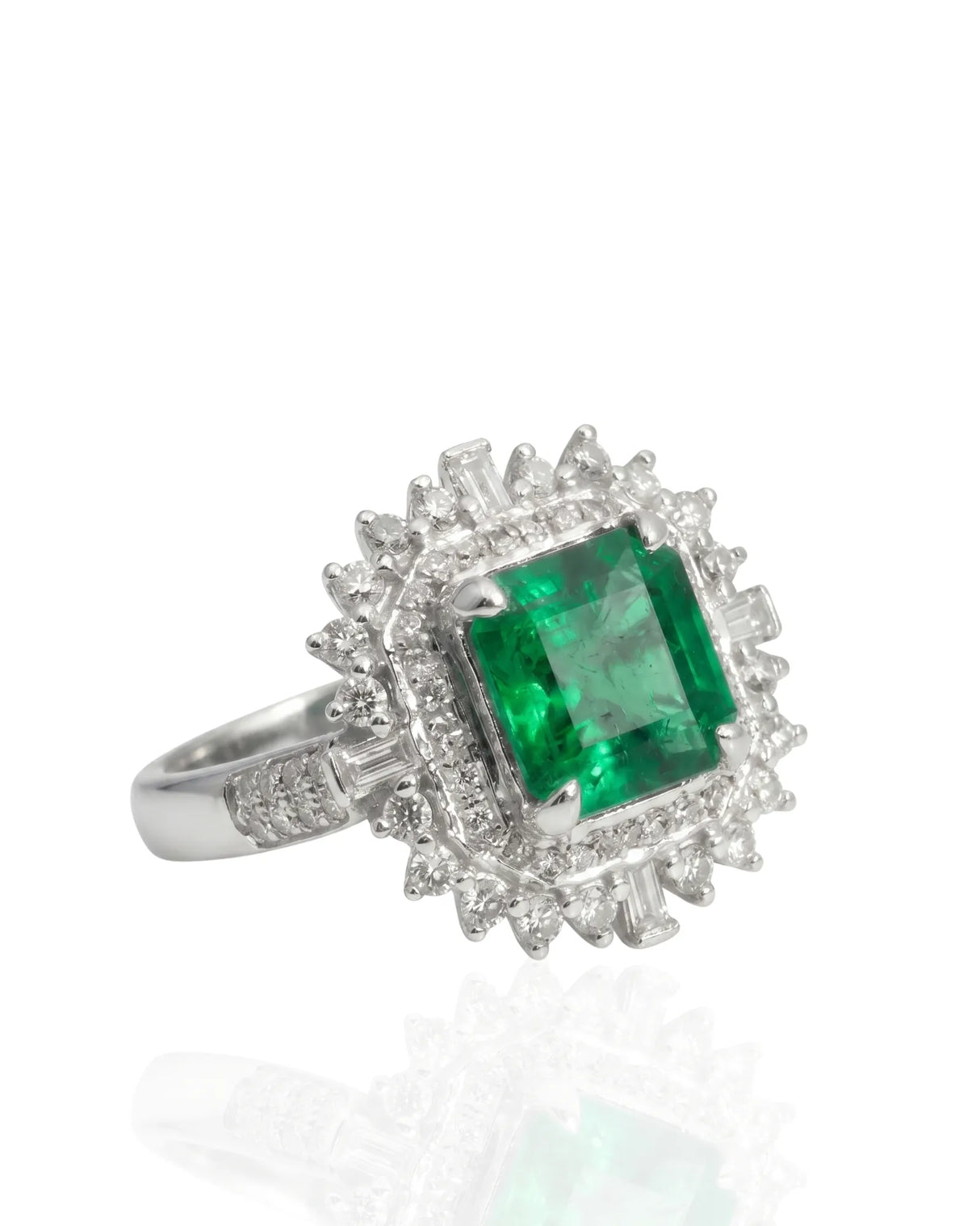 1.5 carat natural emerald ring with diamond halo and pavé band in platinum | SARATTI
