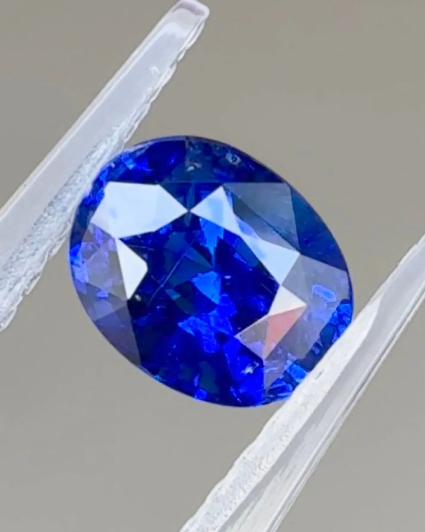 1.81ct Natural Royal Blue Sapphire loose Oval gemstone 7.26 × 5.73 × 5.26mm | SARATTI