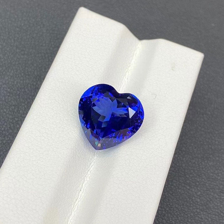 10ct Tanzanite Gemstone | Saratti