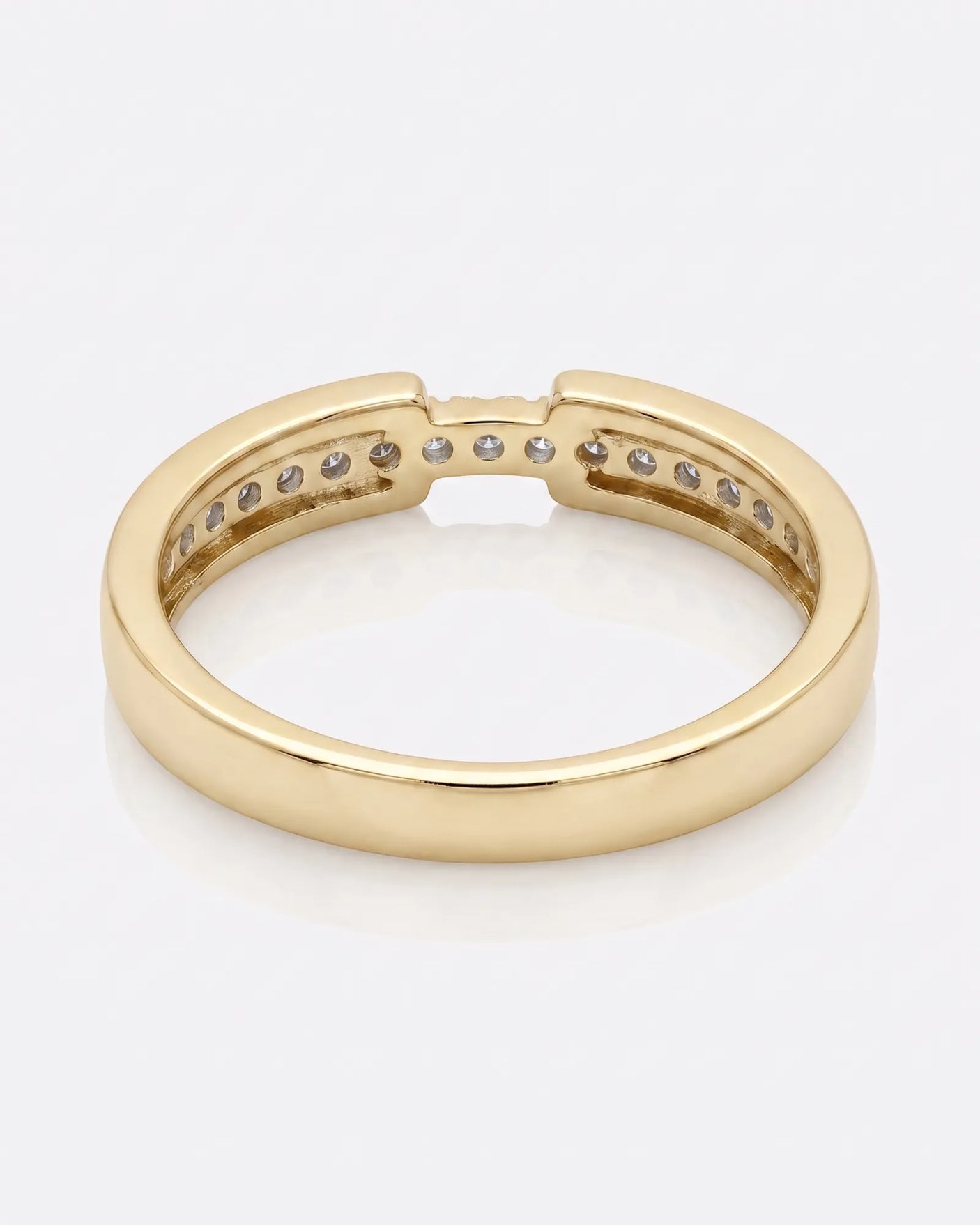 Round Diamond Wedding Band in White Gold