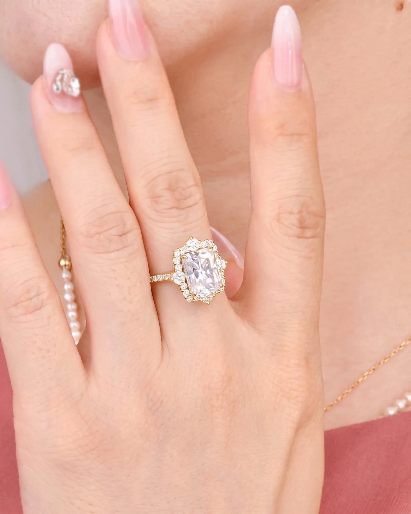 Cometa Corona – Natural Radiant-Cut Diamond Floral Halo Ring