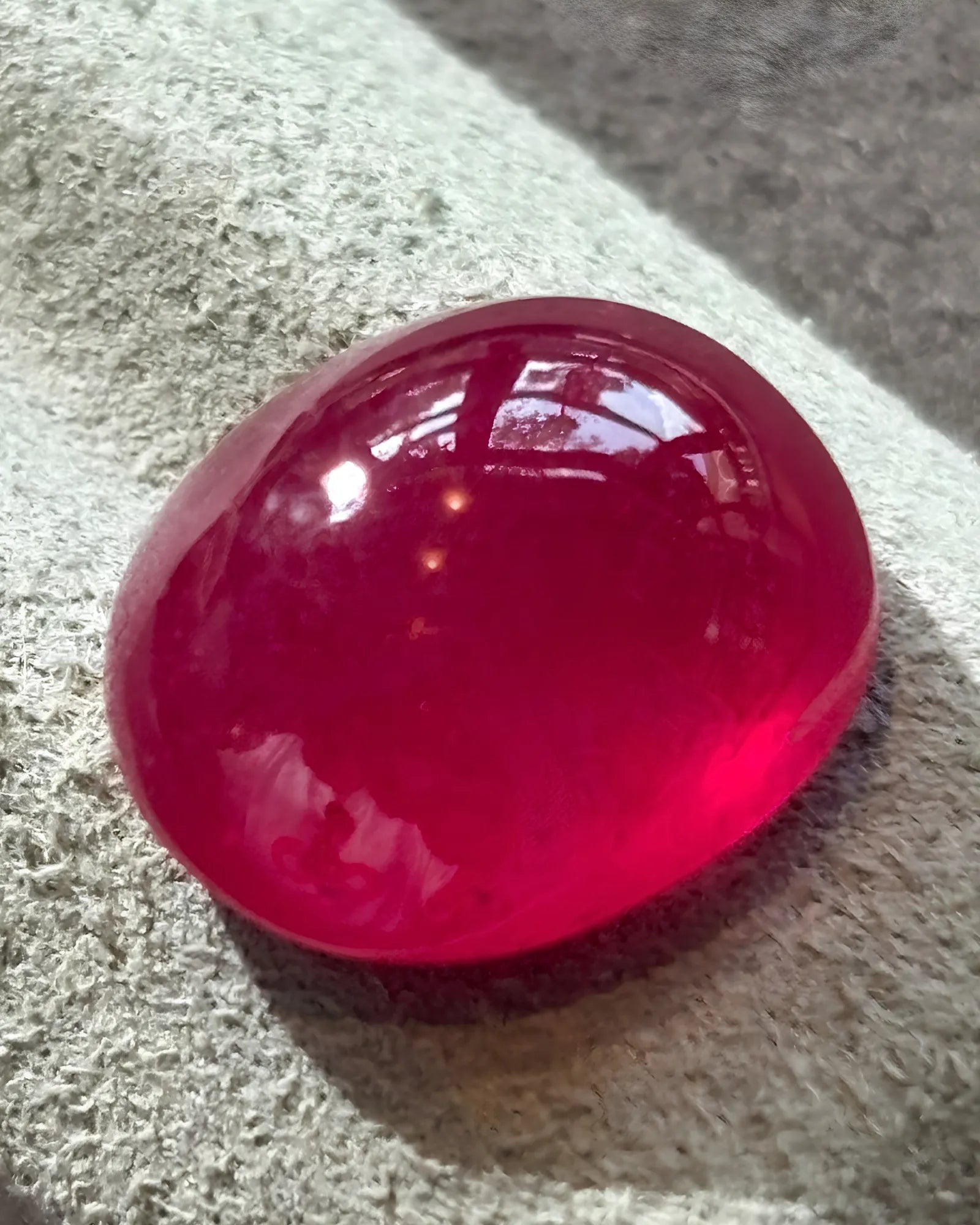 13.4ct Natural Ruby oval loose gemstone display view | SARATTI