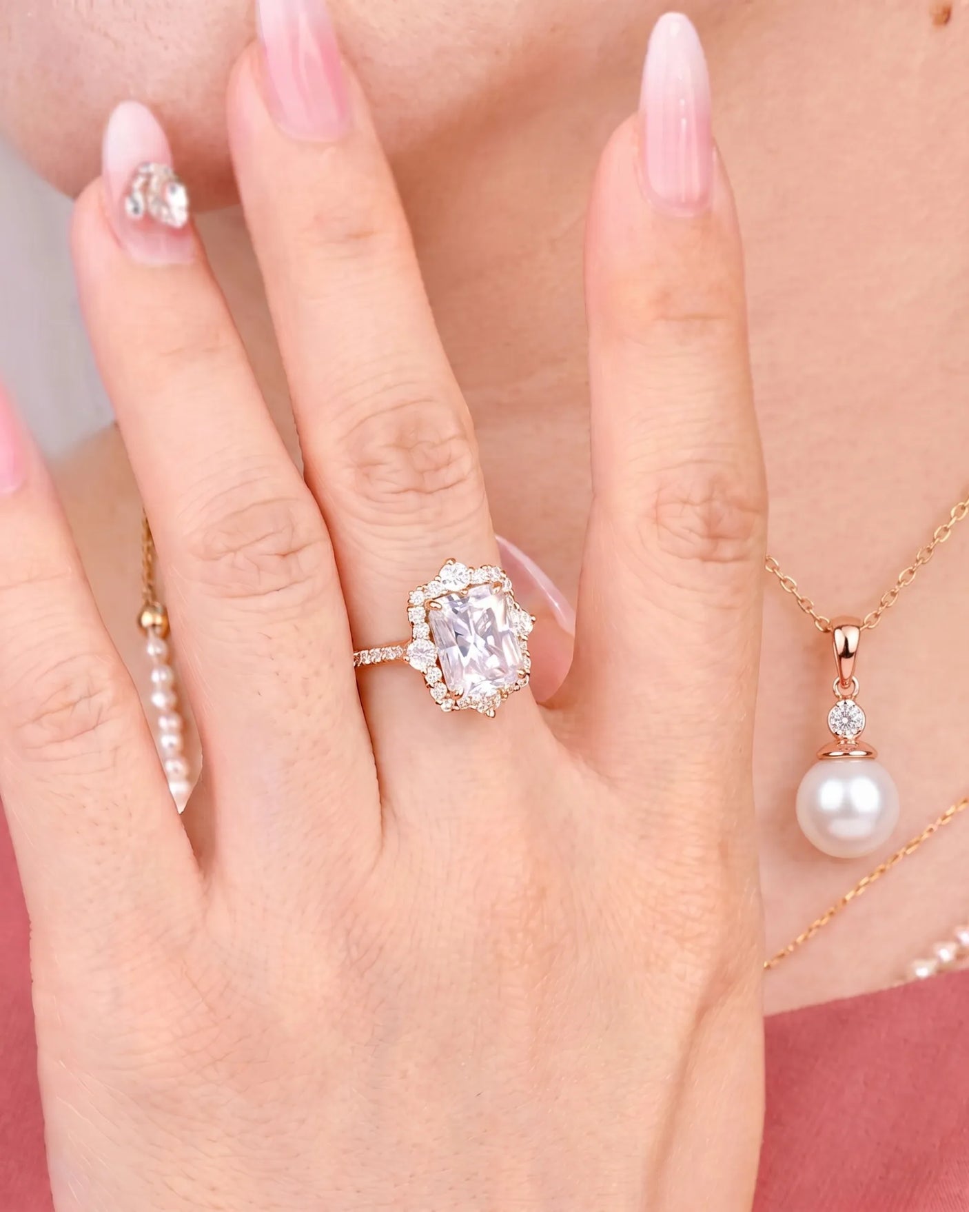 Cometa Corona – Natural Radiant-Cut Diamond Floral Halo Ring
